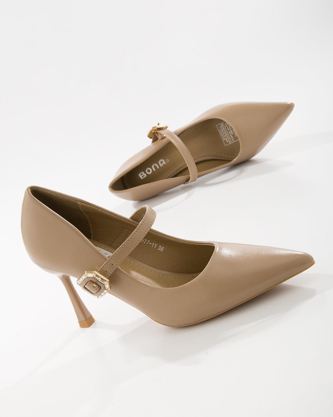Stiletto Mary Jane Puntera Fina con Herraje Dorado