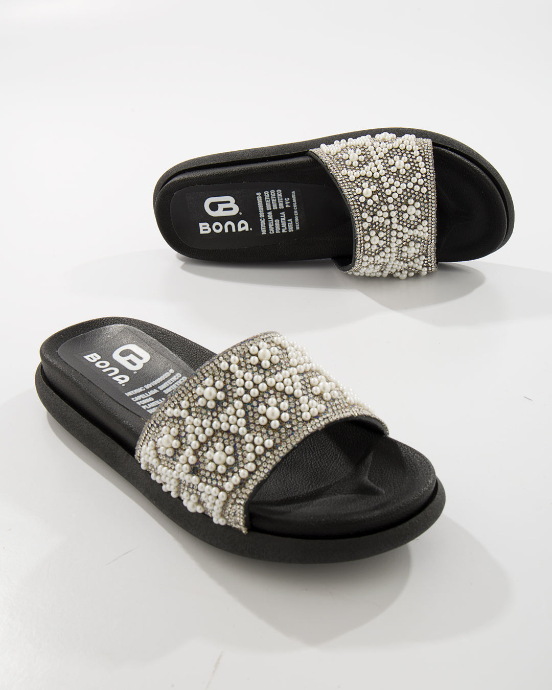 Slide Floral Relieve Dorada – Sandalia Plana con Perlas Bona