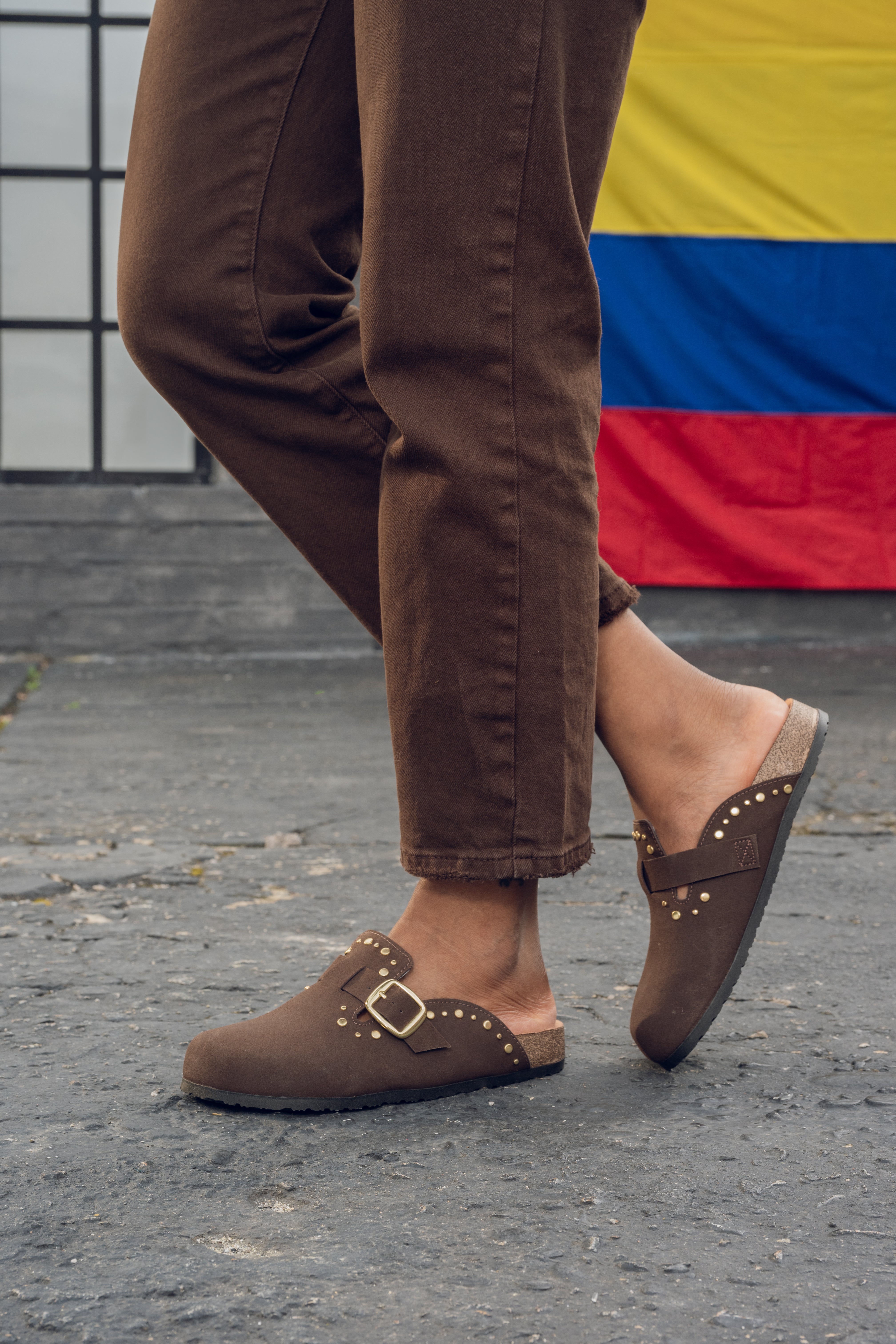 Zueco Clog Stud Buckle