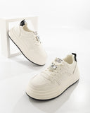 Tenis Minimalista Broche Metálico