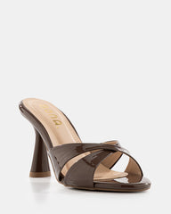 Sandalias de tacón con tiras cruzadas
