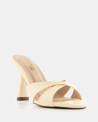 Sandalias de tacón con tiras cruzadas
