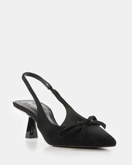 Tacones destalonados con lazo