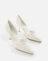 Tacones de punta fina con detalle cruzado