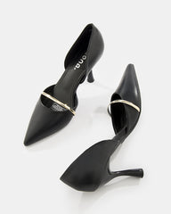 Tacones de punta fina con detalle cruzado