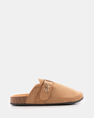 Zuecos de punta cerrada con herraje dorado